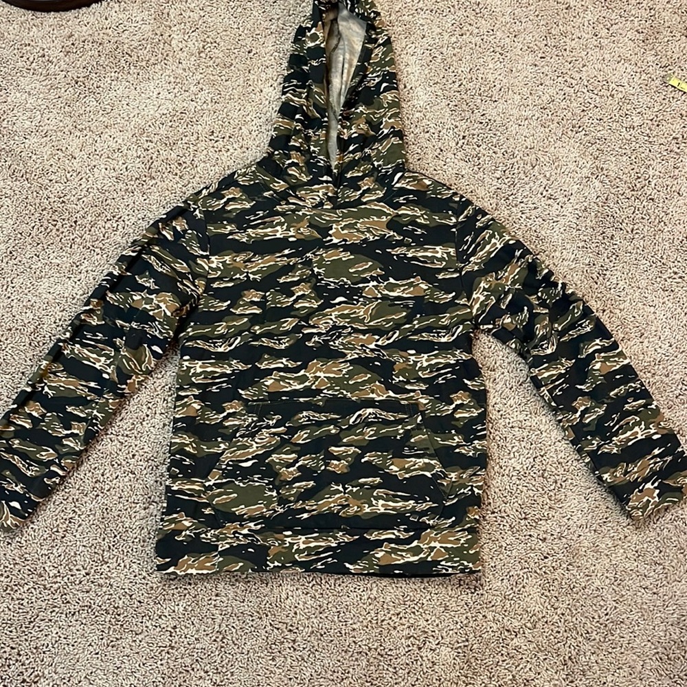 Boys Old Navy camo hoodie Large